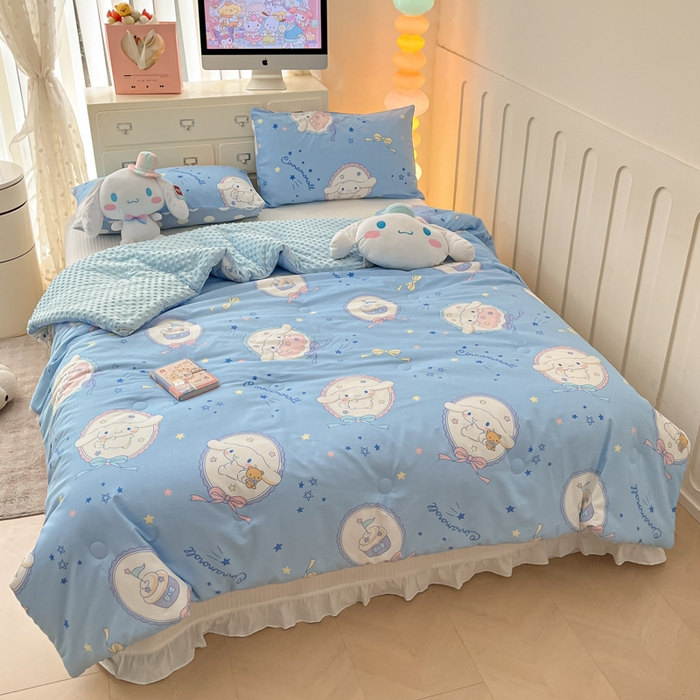 91家纺网 家纺一手货源 找家纺 暮思家居 2025新款正版授权三丽鸥A版纯棉B版安抚豆豆绒春秋被冬被豆豆被被子被芯系列 豆豆被-蓝色玉桂狗