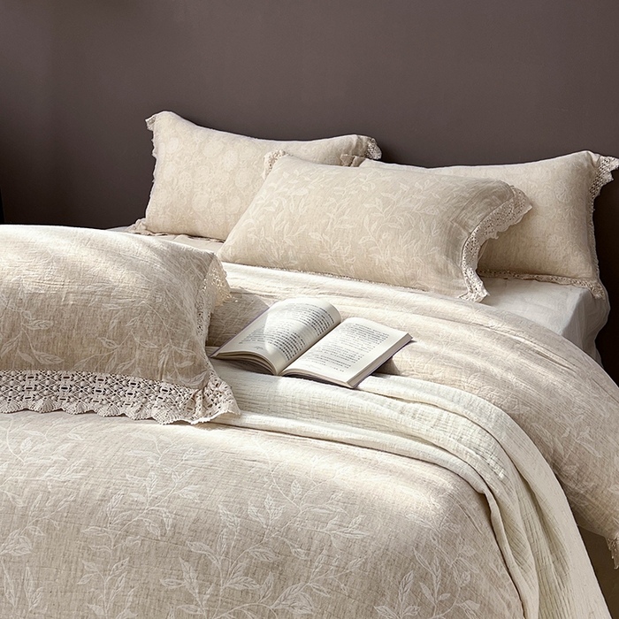 91家纺网 家纺一手货源 找家纺 贝尔 2025新款棉麻色织提花双层纱镂空花边款四件套 镂空花边-风吟