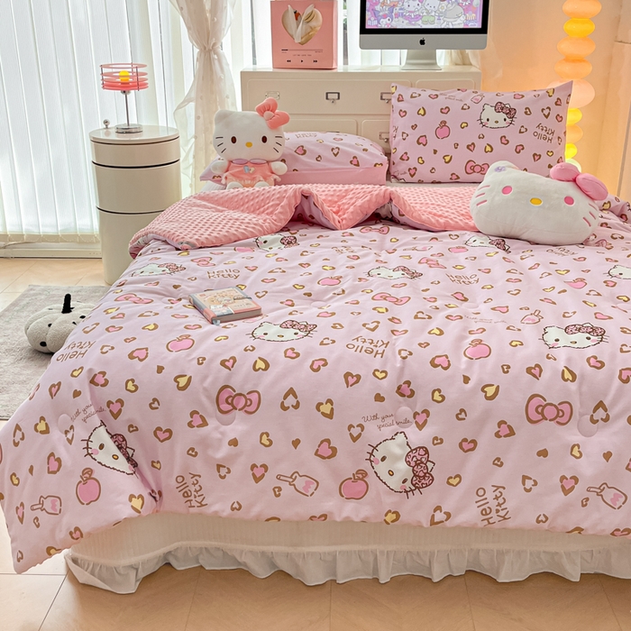 91家纺网 家纺一手货源 找家纺 暮思家居 2025新款正版授权三丽鸥A版纯棉B版安抚豆豆绒春秋被冬被豆豆被被子被芯系列 豆豆被-凯蒂乐园