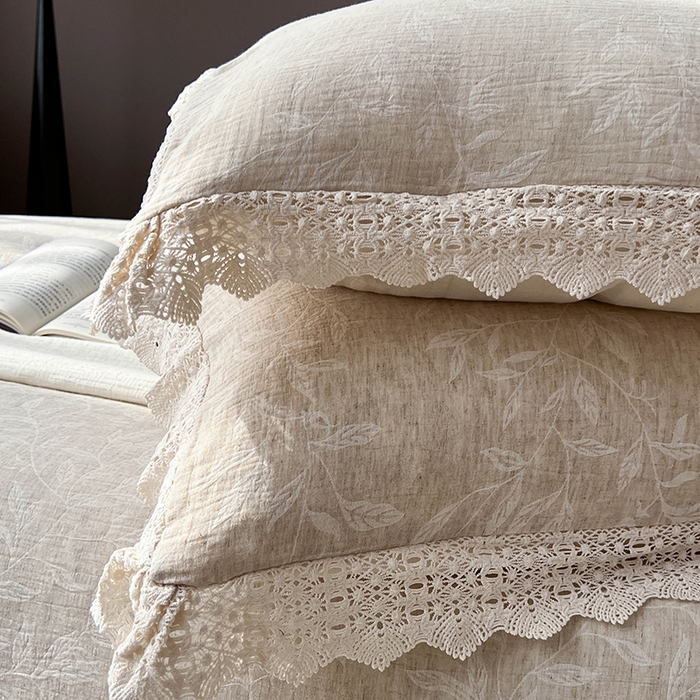 91家纺网 家纺一手货源 找家纺 贝尔 2025新款棉麻色织提花双层纱镂空花边款四件套 镂空花边-风吟