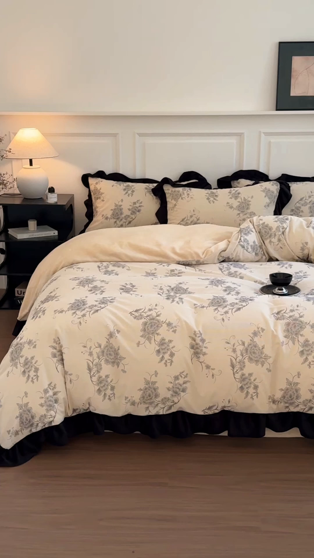 91家纺网 家纺一手货源 找家纺 宅家居 2025新款轻法式小香风灯芯绒提花立体韩版花边牛奶绒四件套-影棚风 牡丹