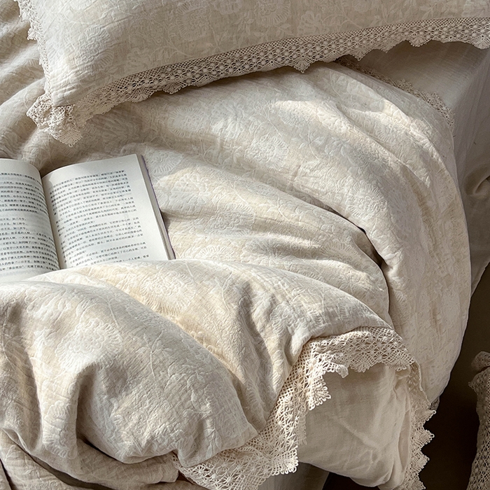 91家纺网 家纺一手货源 找家纺 贝尔 2025新款棉麻色织提花双层纱镂空花边款四件套 镂空花边-万物生