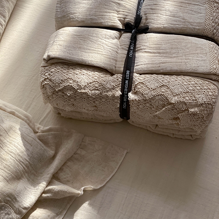 91家纺网 家纺一手货源 找家纺 贝尔 2025新款棉麻色织提花双层纱镂空花边款四件套 镂空花边-万物生