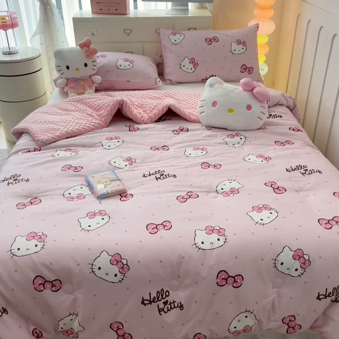 91家纺网 家纺一手货源 找家纺 暮思家居 2025新款正版授权三丽鸥A版纯棉B版安抚豆豆绒春秋被冬被豆豆被被子被芯系列 豆豆被-可爱凯蒂