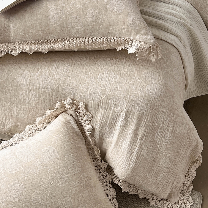 91家纺网 家纺一手货源 找家纺 贝尔 2025新款棉麻色织提花双层纱镂空花边款四件套 镂空花边-万物生