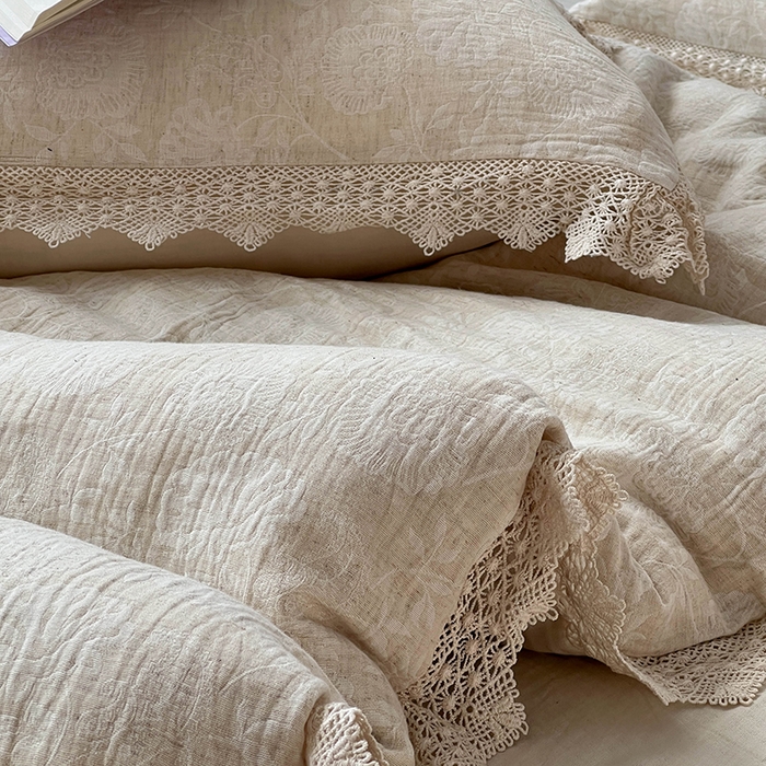 91家纺网 家纺一手货源 找家纺 贝尔 2025新款棉麻色织提花双层纱镂空花边款四件套 镂空花边-万物生