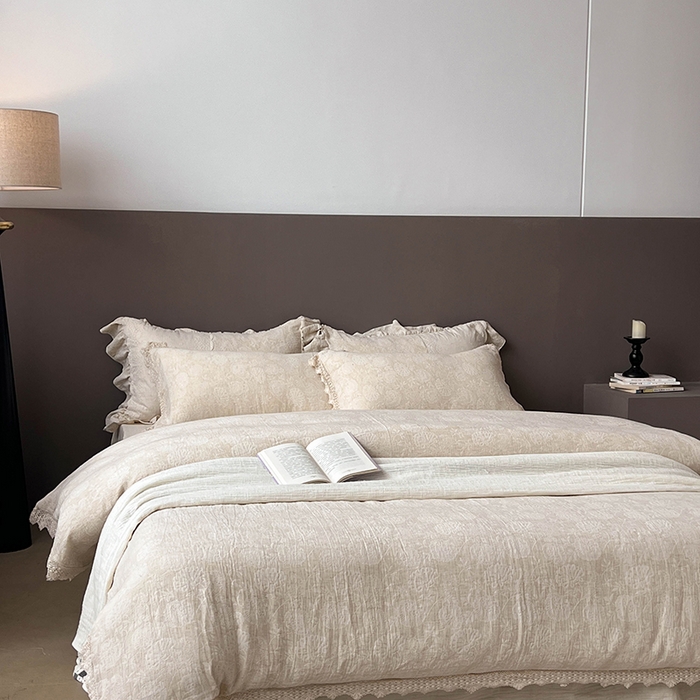 91家纺网 家纺一手货源 找家纺 贝尔 2025新款棉麻色织提花双层纱镂空花边款四件套 镂空花边-万物生