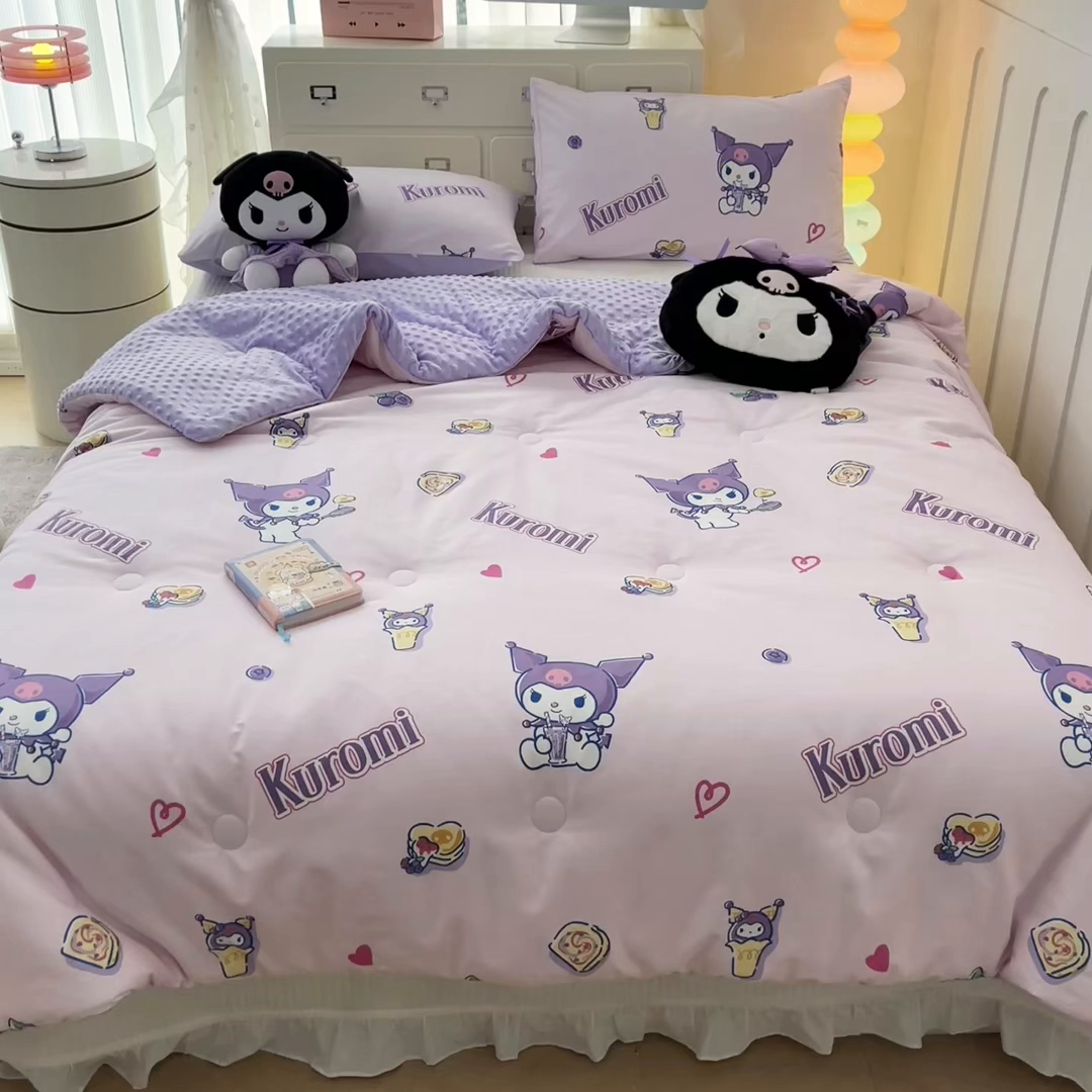 91家纺网 家纺一手货源 找家纺 暮思家居 2025新款正版授权三丽鸥A版纯棉B版安抚豆豆绒春秋被冬被豆豆被被子被芯系列 豆豆被-甜甜库洛米