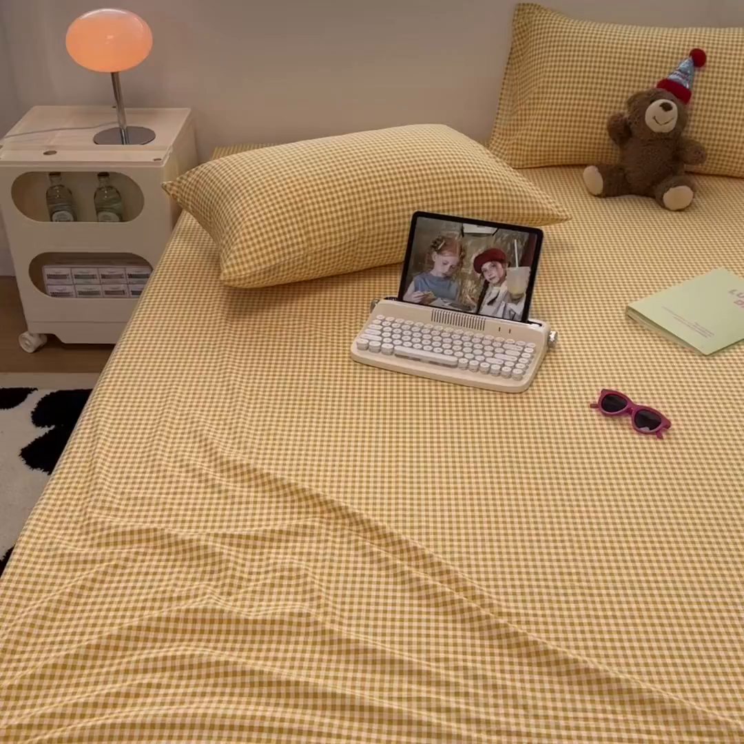 91家纺网 家纺一手货源 找家纺 觅妮家纺 2025新款A类水洗棉韩系ins床笠三件套 黄小格