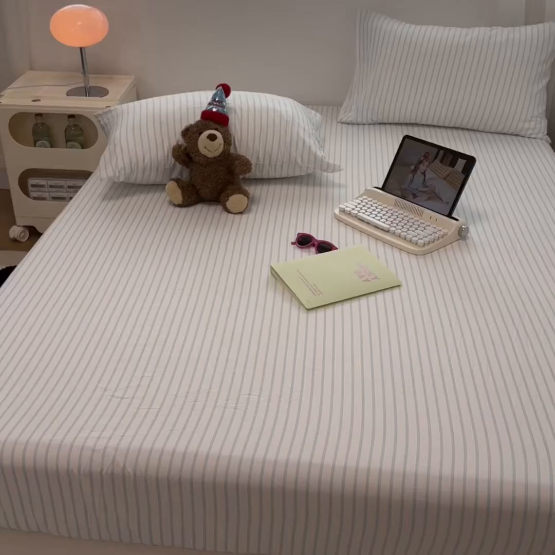 91家纺网 家纺一手货源 找家纺 觅妮家纺 2025新款A类水洗棉韩系ins床笠三件套 蓝条纹