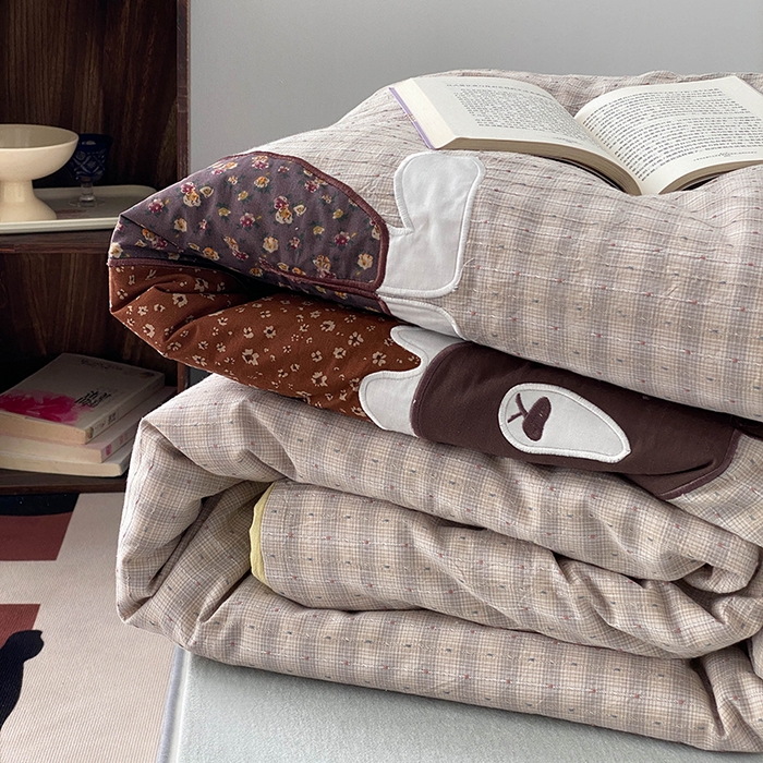 91家纺网 家纺一手货源 找家纺 （总）贝尔 2025新款全棉色织提花贴布绣大豆被  被子被芯