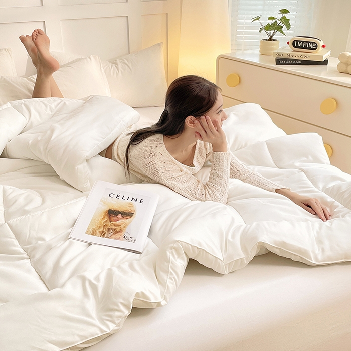 91家纺网 家纺一手货源 找家纺 VIP被业 2025新款磨毛纯色冬被四季被子大豆棉被子被芯 白色