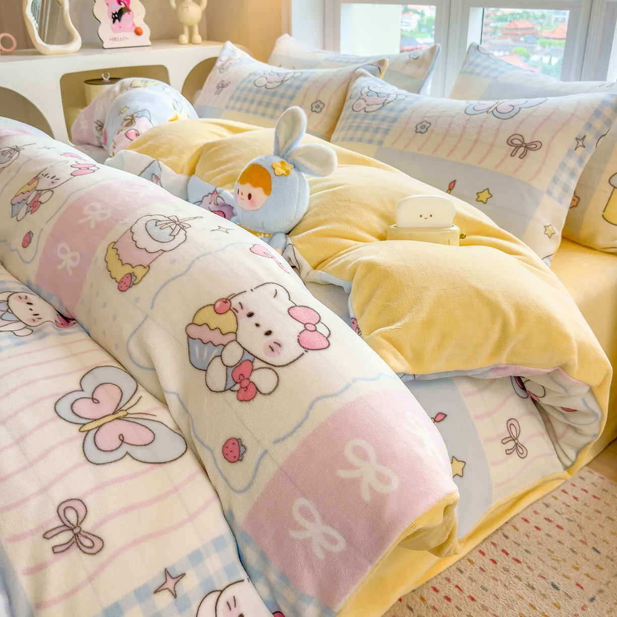 91家纺网 家纺一手货源 找家纺 摩妮卡 摩妮卡 2025新款加厚款小清新牛奶绒印花四件套床单款床笠单被套 甜梦屋-黄