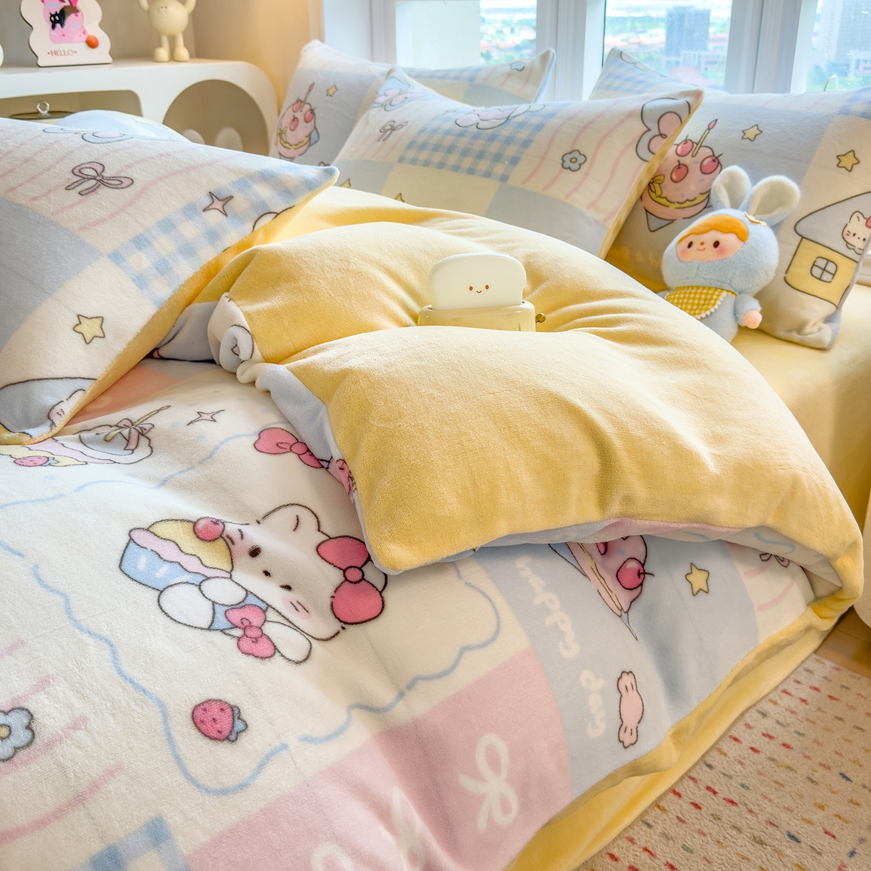 91家纺网 家纺一手货源 找家纺 摩妮卡 摩妮卡 2025新款加厚款小清新牛奶绒印花四件套床单款床笠单被套 甜梦屋-黄