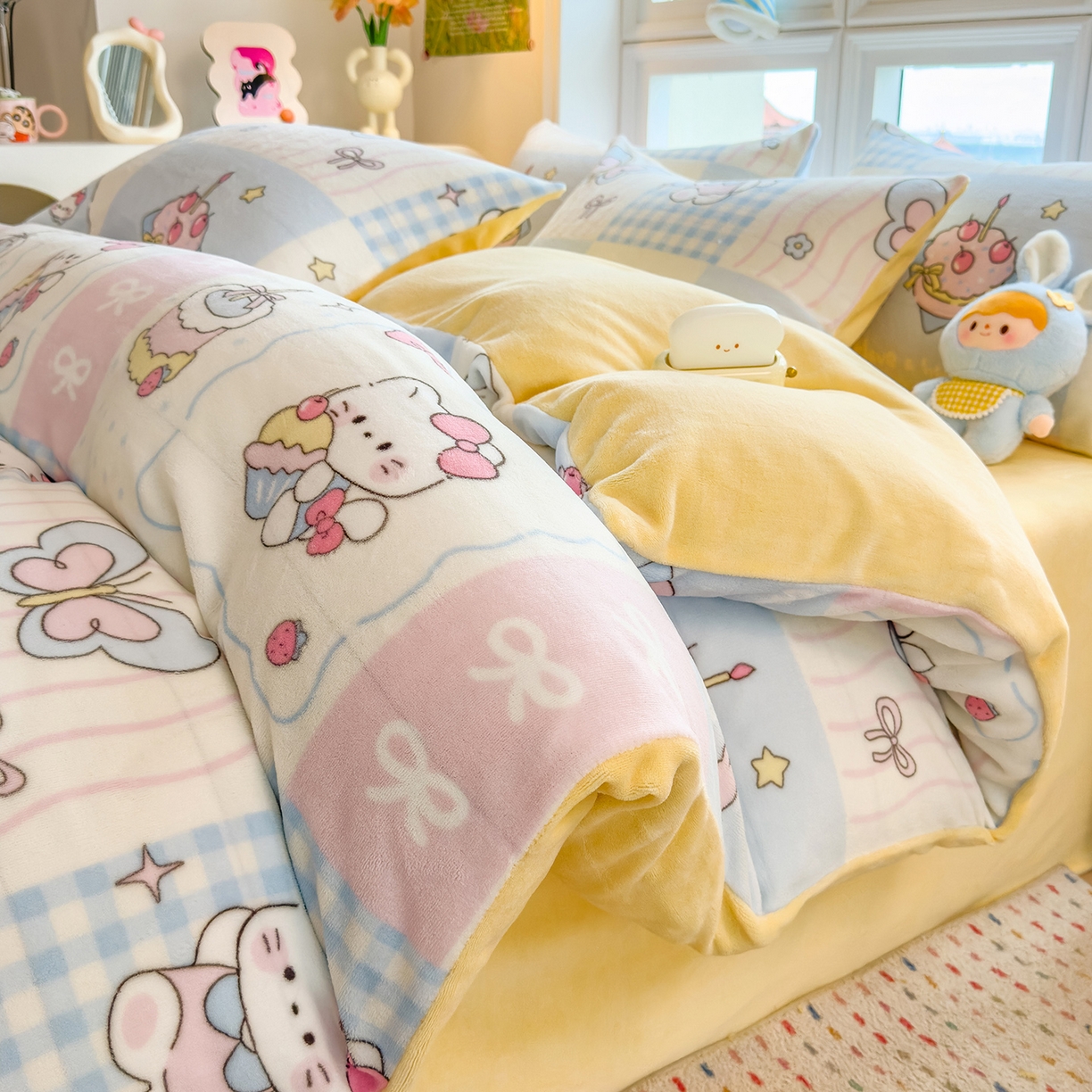 91家纺网 家纺一手货源 找家纺 摩妮卡 摩妮卡 2025新款加厚款小清新牛奶绒印花四件套床单款床笠单被套 甜梦屋-黄