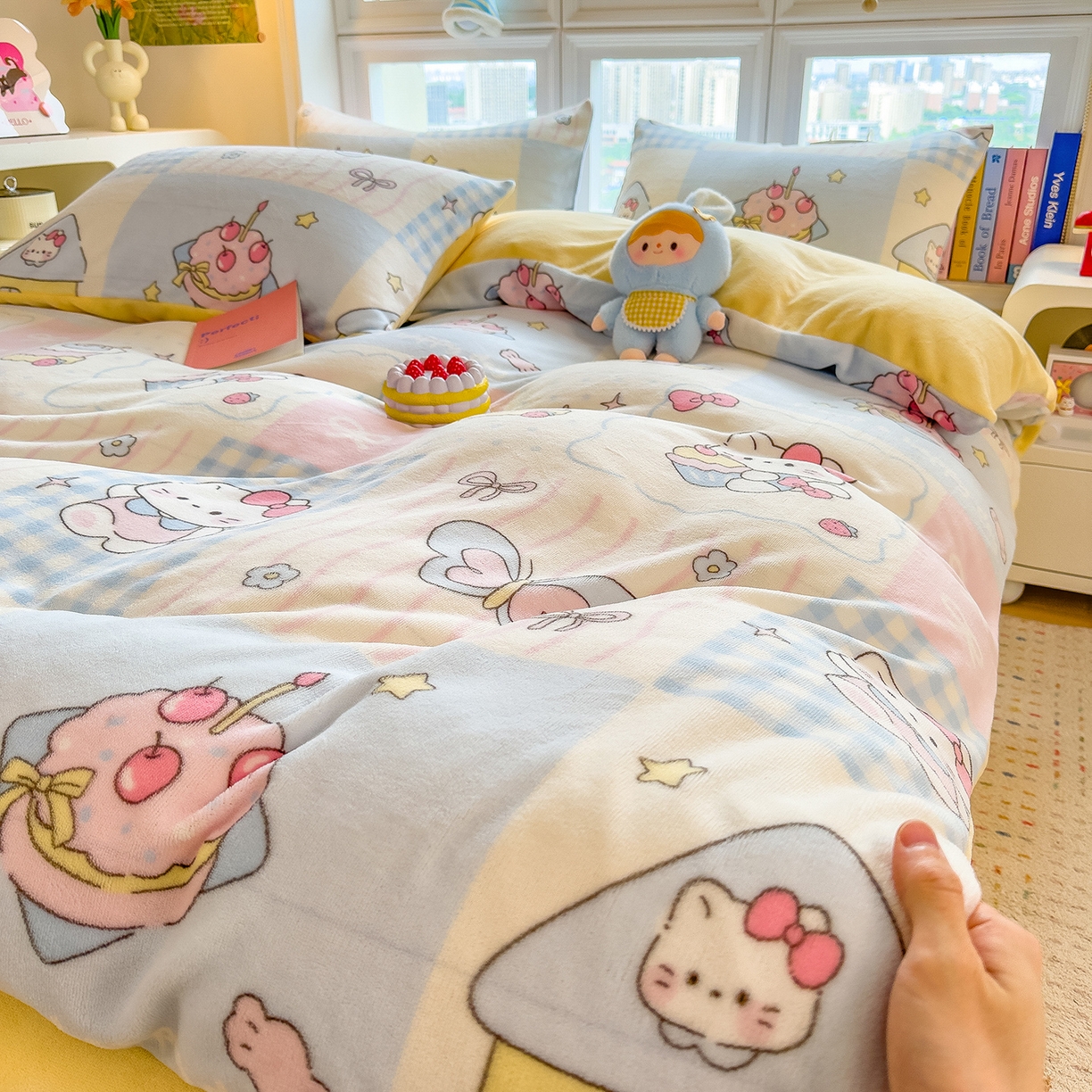 91家纺网 家纺一手货源 找家纺 摩妮卡 摩妮卡 2025新款加厚款小清新牛奶绒印花四件套床单款床笠单被套 甜梦屋-黄