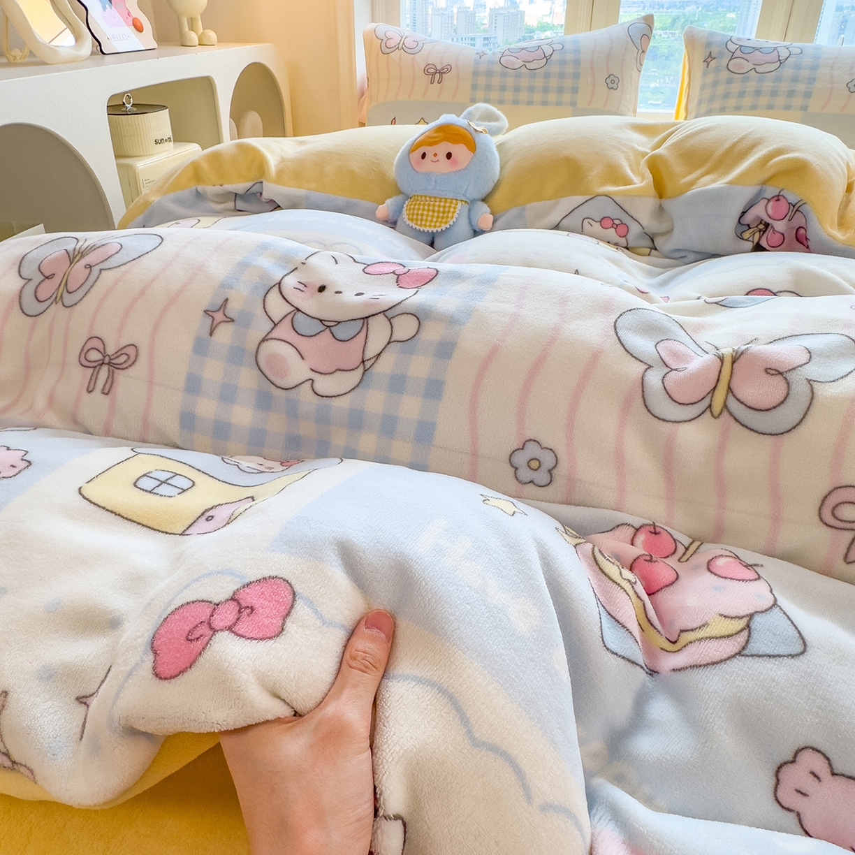 91家纺网 家纺一手货源 找家纺 摩妮卡 摩妮卡 2025新款加厚款小清新牛奶绒印花四件套床单款床笠单被套 甜梦屋-黄