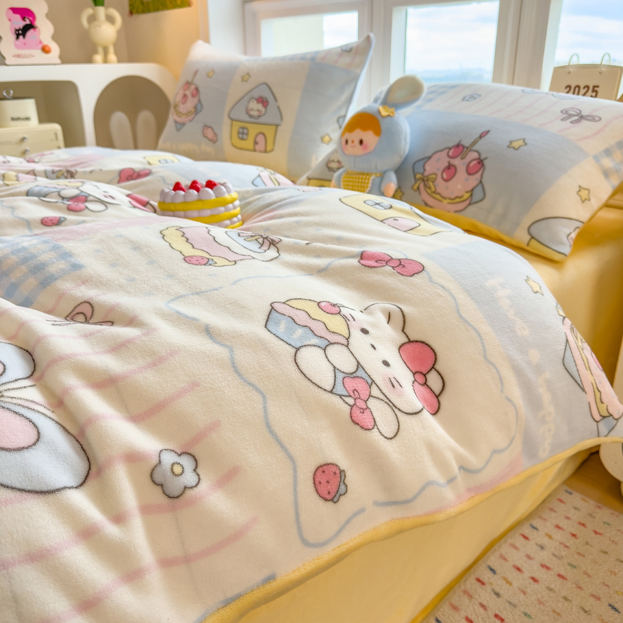 91家纺网 家纺一手货源 找家纺 摩妮卡 摩妮卡 2025新款加厚款小清新牛奶绒印花四件套床单款床笠单被套 甜梦屋-黄