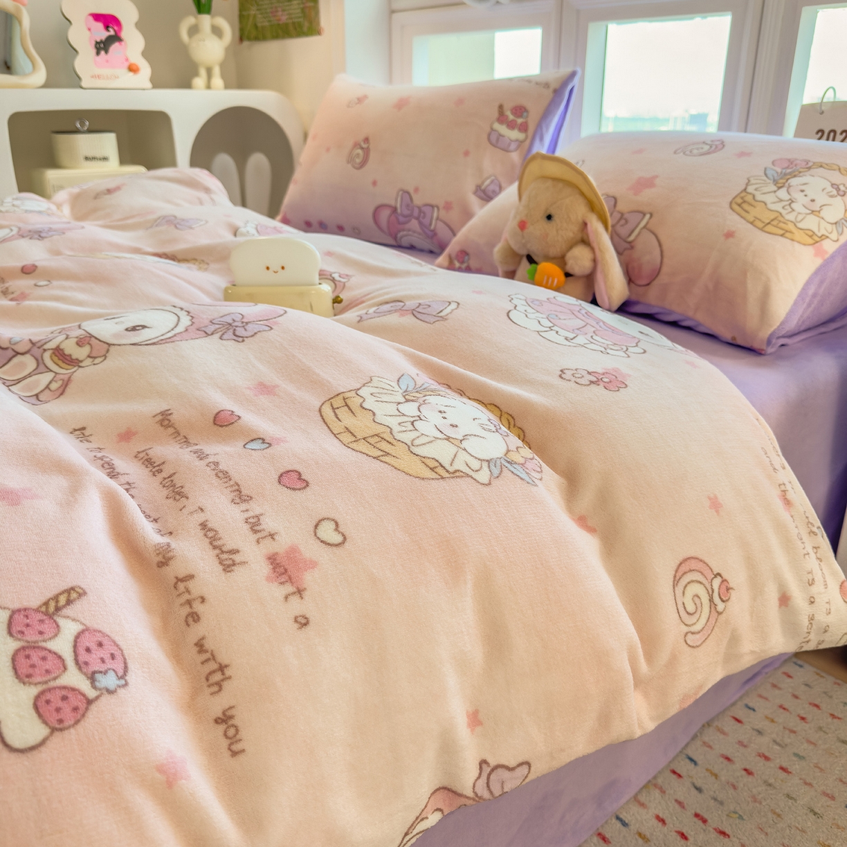 91家纺网 家纺一手货源 找家纺 摩妮卡 摩妮卡 2025新款加厚款小清新牛奶绒印花四件套床单款床笠单被套 安妮兔