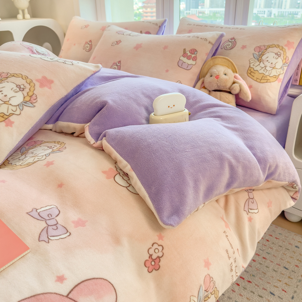 91家纺网 家纺一手货源 找家纺 摩妮卡 摩妮卡 2025新款加厚款小清新牛奶绒印花四件套床单款床笠单被套 安妮兔