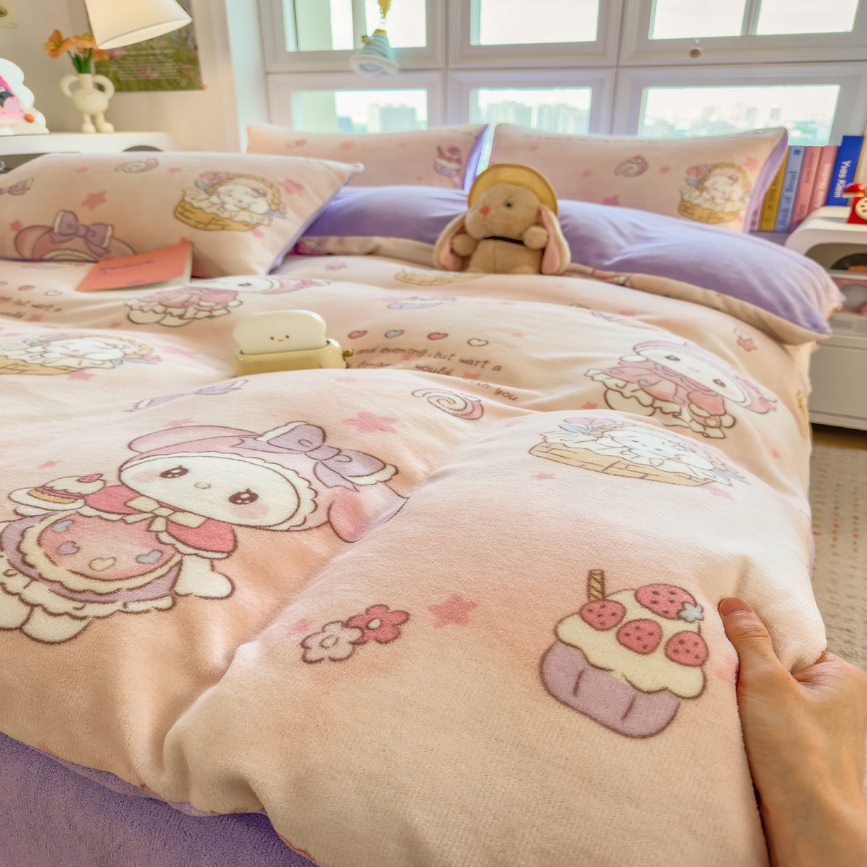 91家纺网 家纺一手货源 找家纺 摩妮卡 摩妮卡 2025新款加厚款小清新牛奶绒印花四件套床单款床笠单被套 安妮兔