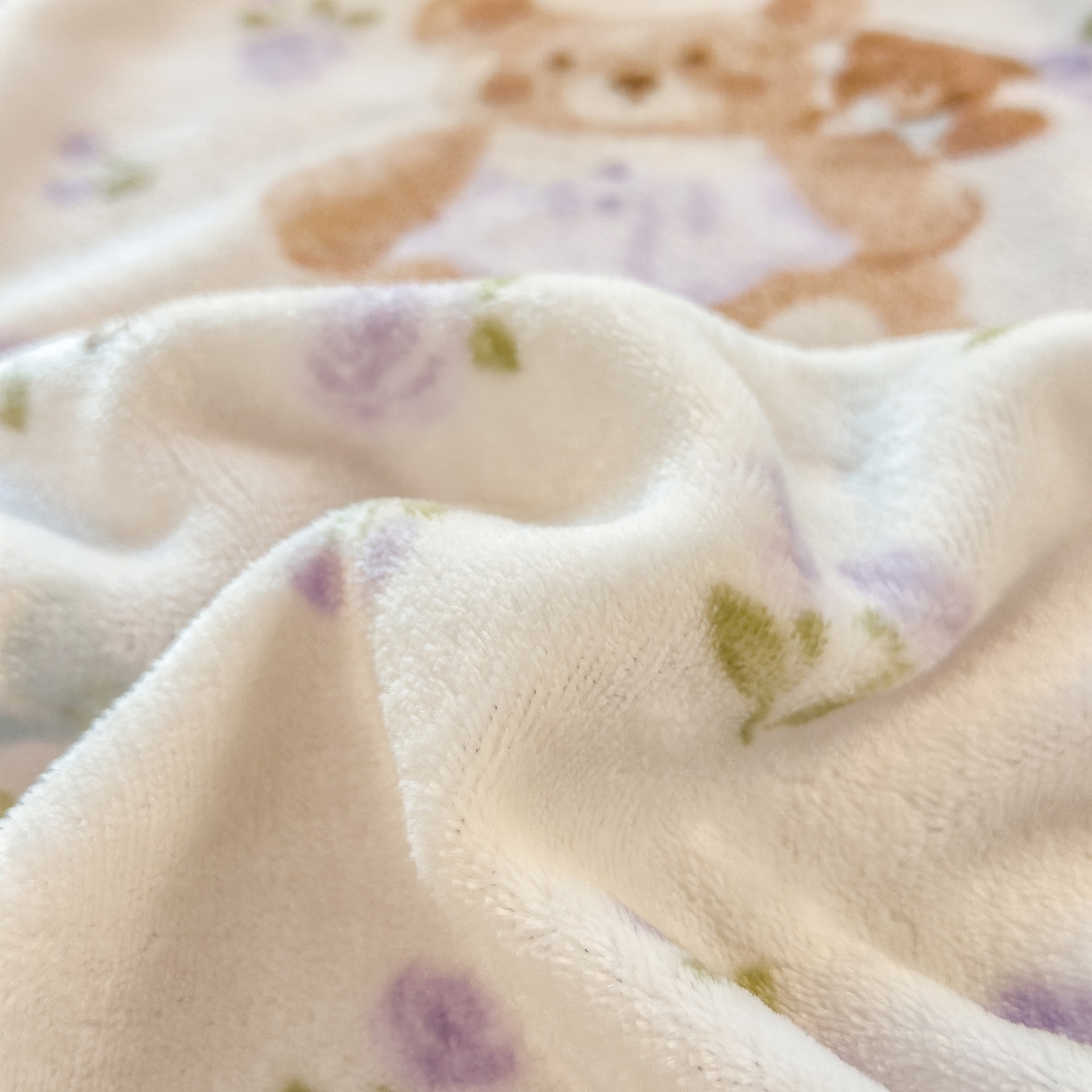 91家纺网 家纺一手货源 找家纺 摩妮卡 摩妮卡 2025新款加厚款小清新牛奶绒印花四件套床单款床笠单被套 比利熊