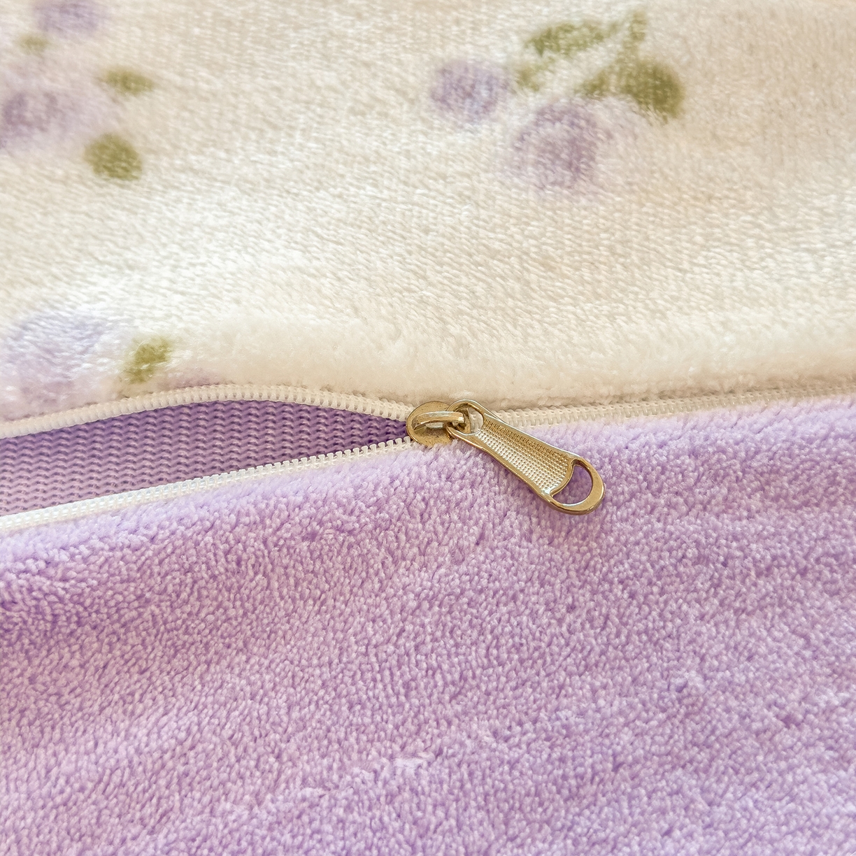 91家纺网 家纺一手货源 找家纺 摩妮卡 摩妮卡 2025新款加厚款小清新牛奶绒印花四件套床单款床笠单被套 比利熊