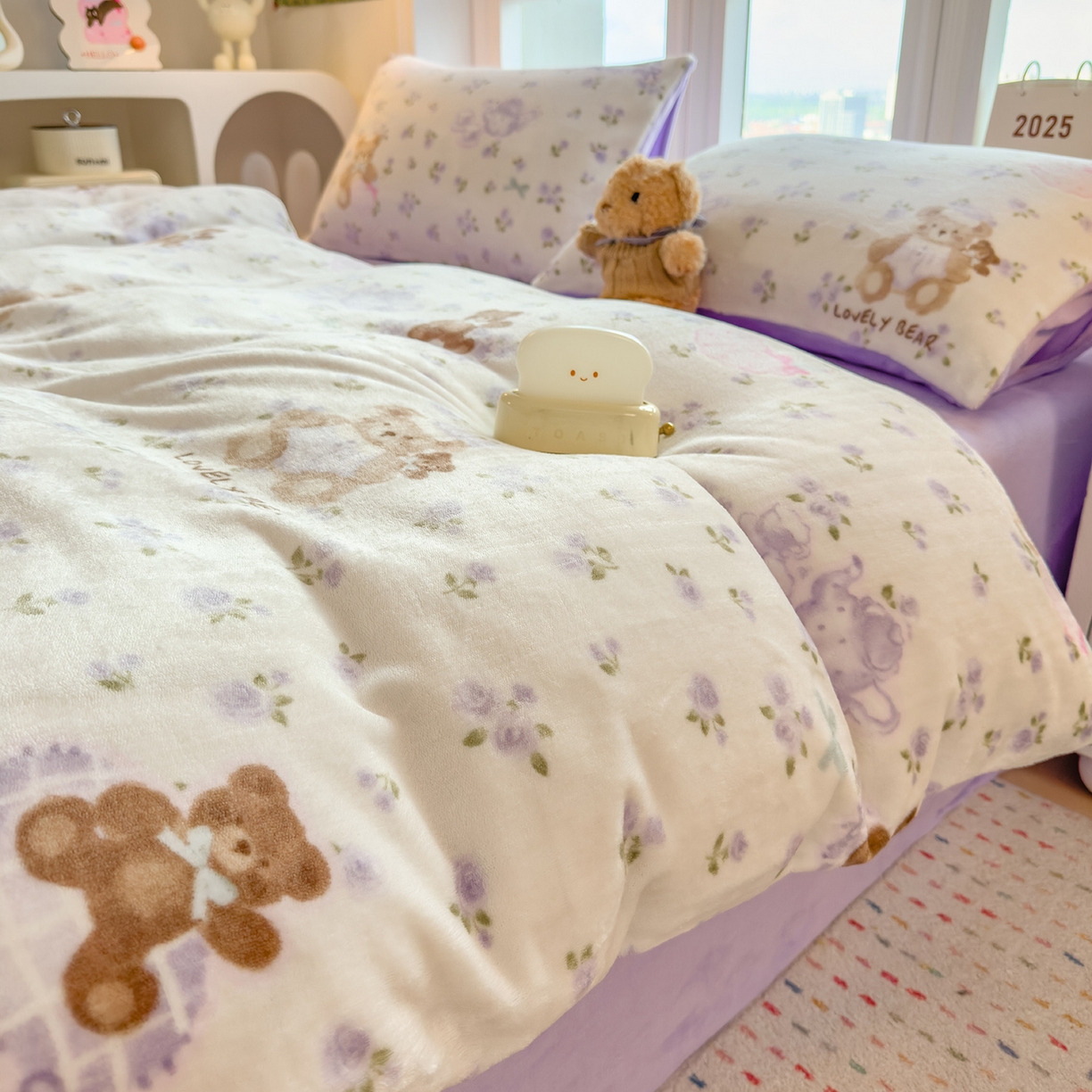 91家纺网 家纺一手货源 找家纺 摩妮卡 摩妮卡 2025新款加厚款小清新牛奶绒印花四件套床单款床笠单被套 比利熊