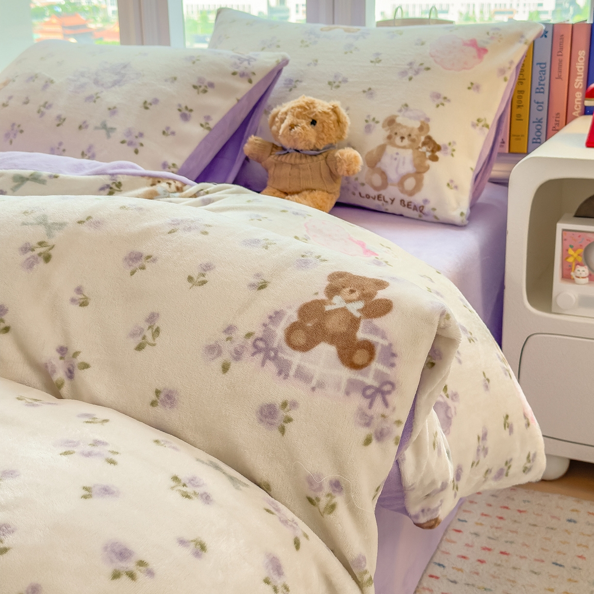 91家纺网 家纺一手货源 找家纺 摩妮卡 摩妮卡 2025新款加厚款小清新牛奶绒印花四件套床单款床笠单被套 比利熊