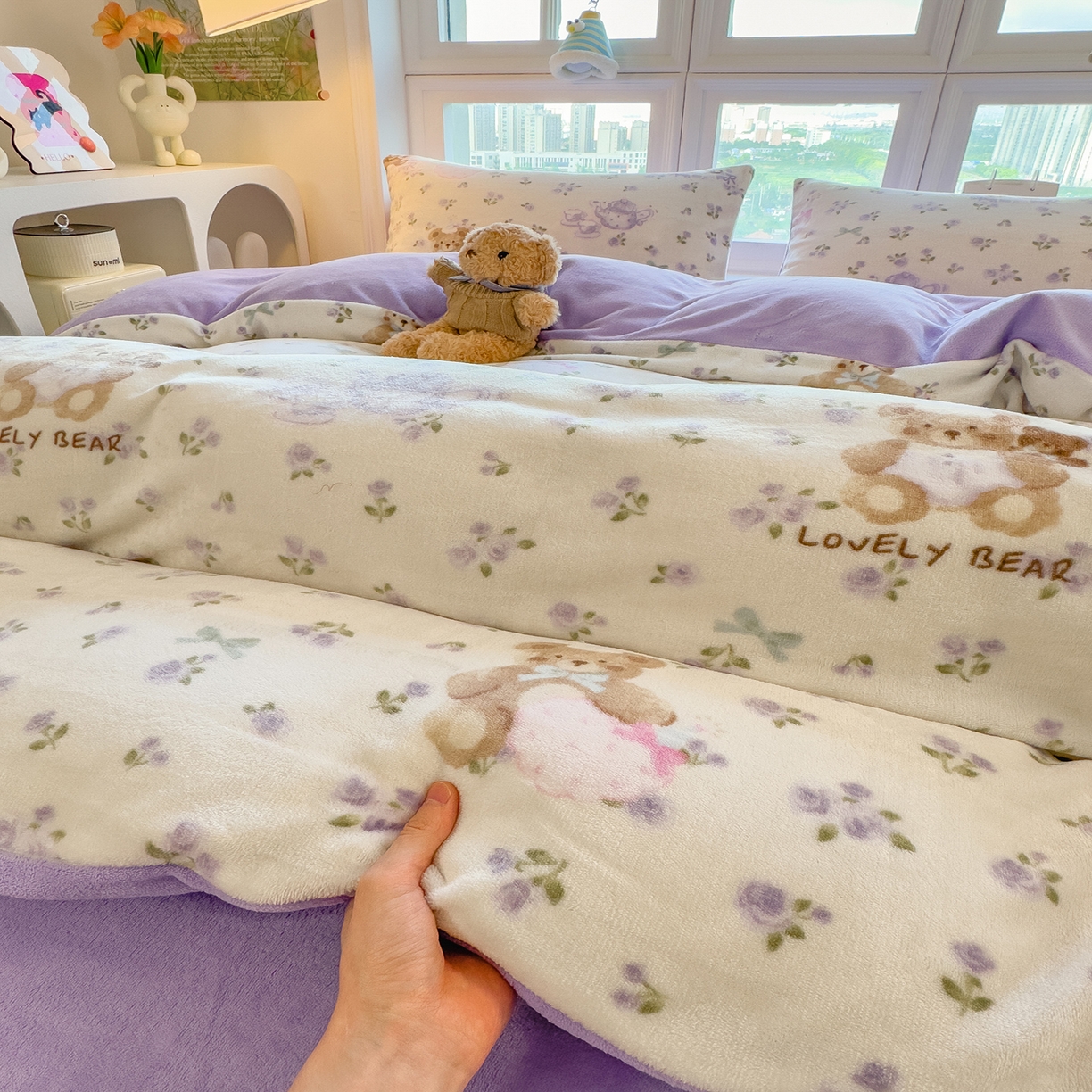 91家纺网 家纺一手货源 找家纺 摩妮卡 摩妮卡 2025新款加厚款小清新牛奶绒印花四件套床单款床笠单被套 比利熊