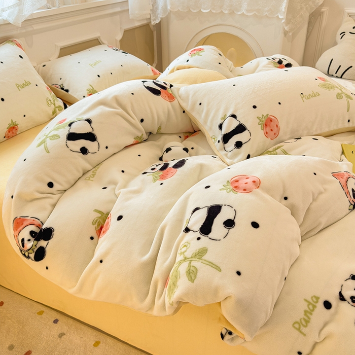 91家纺网 家纺一手货源 找家纺 摩妮卡 摩妮卡 2025新款加厚款小清新牛奶绒印花四件套床单款床笠单被套 草莓熊猫