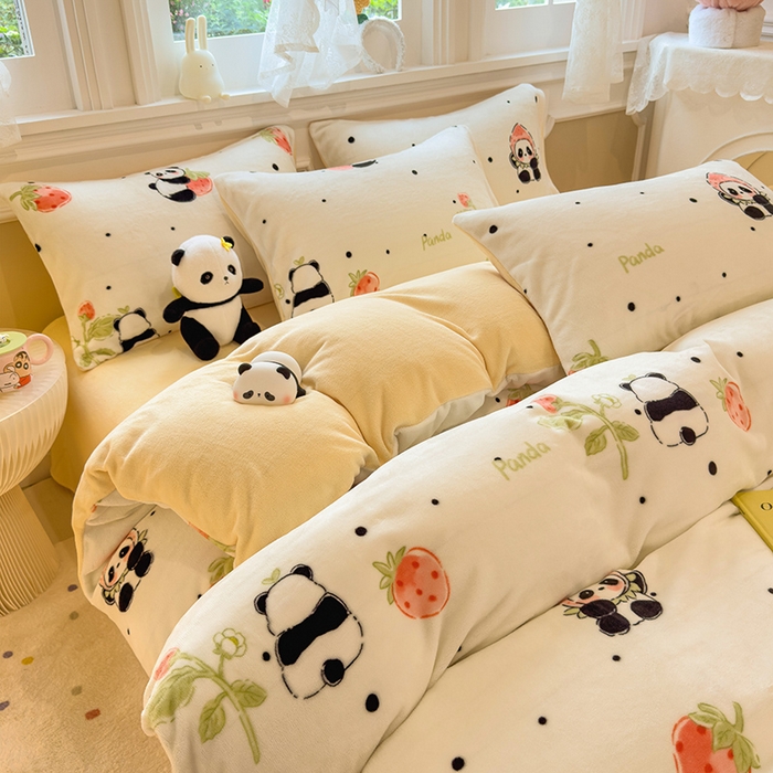 91家纺网 家纺一手货源 找家纺 摩妮卡 摩妮卡 2025新款加厚款小清新牛奶绒印花四件套床单款床笠单被套 草莓熊猫