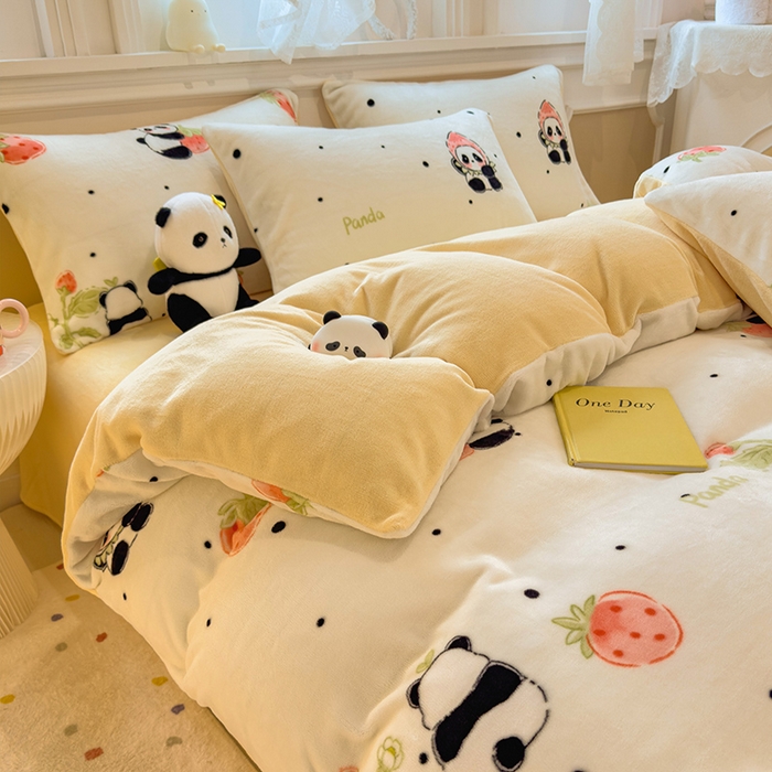 91家纺网 家纺一手货源 找家纺 摩妮卡 摩妮卡 2025新款加厚款小清新牛奶绒印花四件套床单款床笠单被套 草莓熊猫