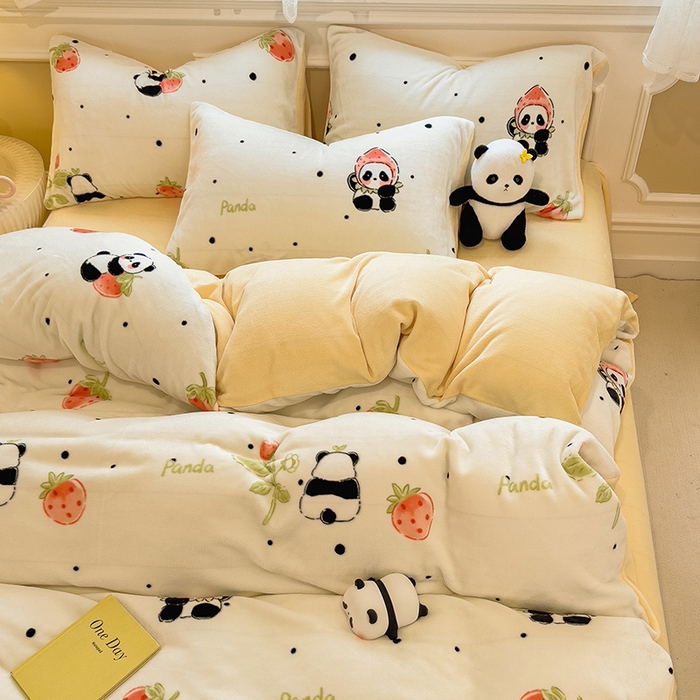 91家纺网 家纺一手货源 找家纺 摩妮卡 摩妮卡 2025新款加厚款小清新牛奶绒印花四件套床单款床笠单被套 草莓熊猫