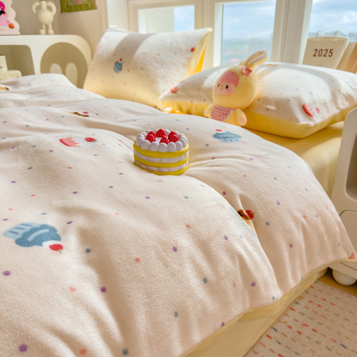 91家纺网 家纺一手货源 找家纺 摩妮卡 摩妮卡 2025新款加厚款小清新牛奶绒印花四件套床单款床笠单被套 蛋糕派