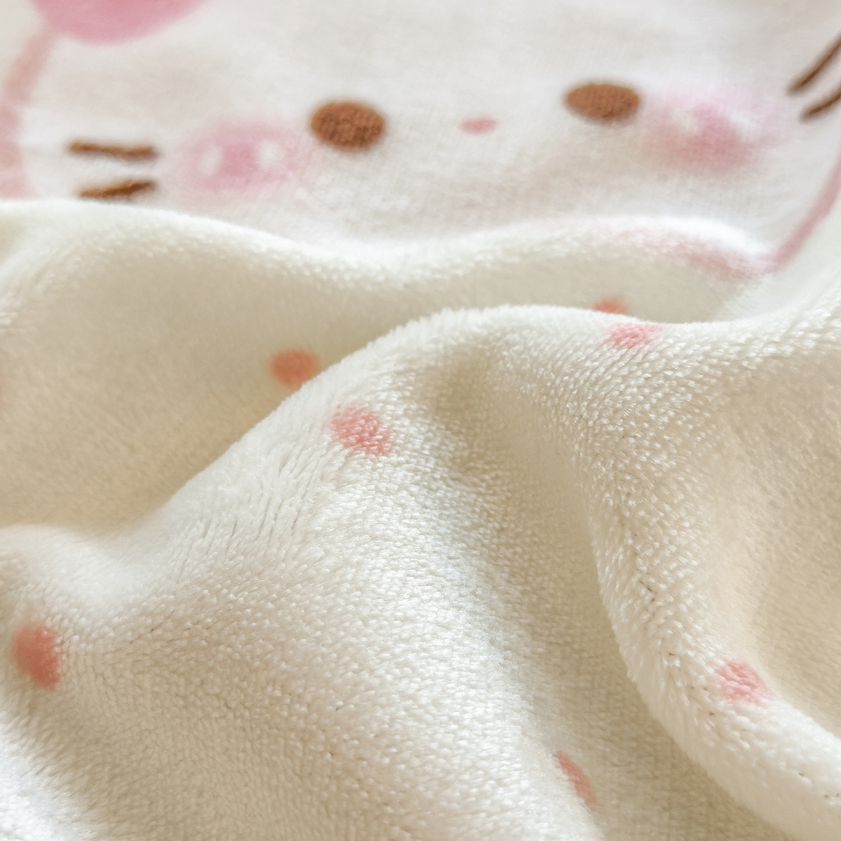 91家纺网 家纺一手货源 找家纺 摩妮卡 摩妮卡 2025新款加厚款小清新牛奶绒印花四件套床单款床笠单被套 蝴蝶结凯蒂