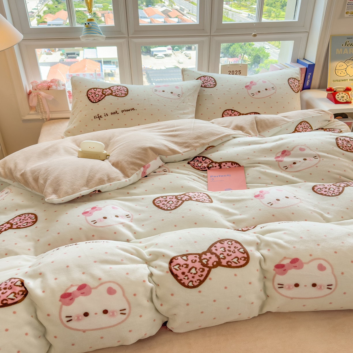 91家纺网 家纺一手货源 找家纺 摩妮卡 摩妮卡 2025新款加厚款小清新牛奶绒印花四件套床单款床笠单被套 蝴蝶结凯蒂