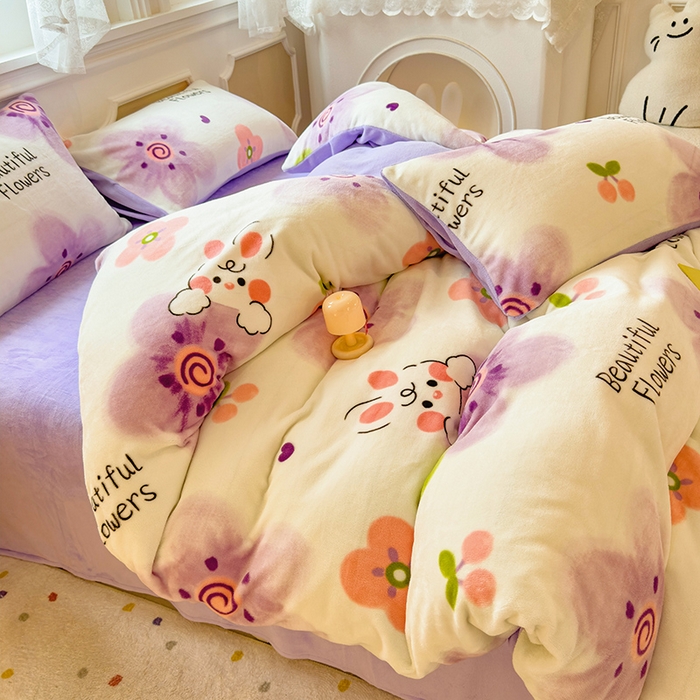 91家纺网 家纺一手货源 找家纺 摩妮卡 摩妮卡 2025新款加厚款小清新牛奶绒印花四件套床单款床笠单被套 花恬兔