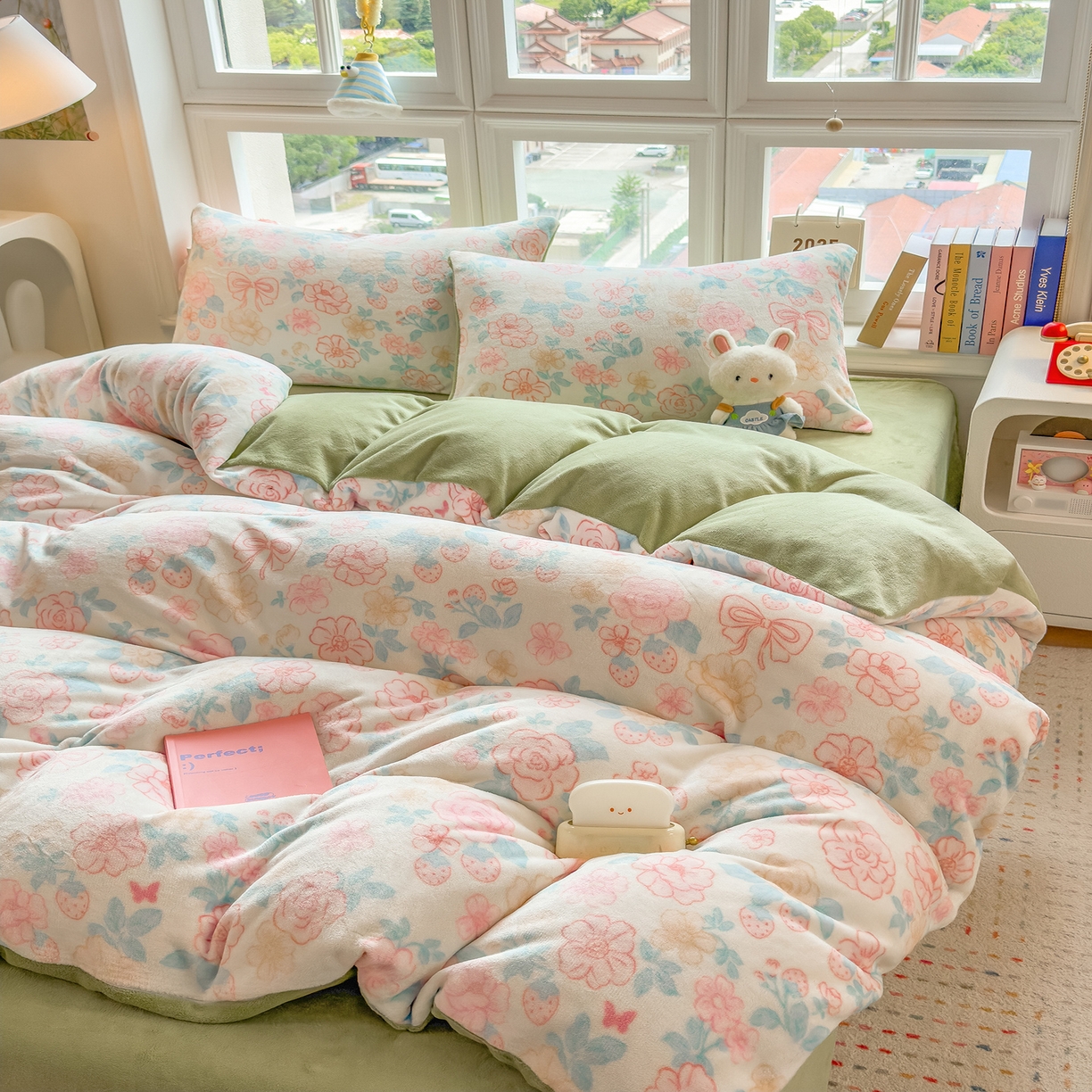 91家纺网 家纺一手货源 找家纺 摩妮卡 摩妮卡 2025新款加厚款小清新牛奶绒印花四件套床单款床笠单被套 花舞