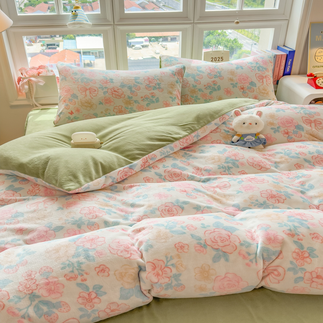 91家纺网 家纺一手货源 找家纺 摩妮卡 摩妮卡 2025新款加厚款小清新牛奶绒印花四件套床单款床笠单被套 花舞