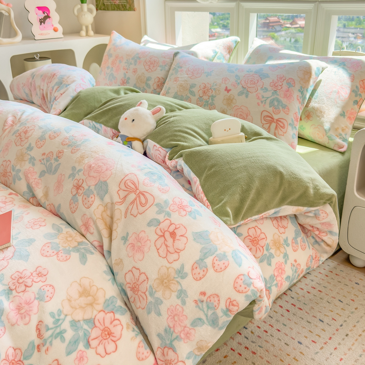 91家纺网 家纺一手货源 找家纺 摩妮卡 摩妮卡 2025新款加厚款小清新牛奶绒印花四件套床单款床笠单被套 花舞