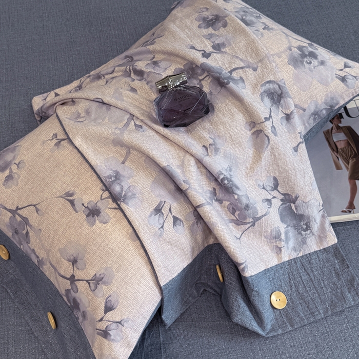 91家纺网 家纺一手货源 找家纺 晚爱家纺（原晚安家居） 2025新款A类原麻四件套纽扣款加厚双层纱仿亚麻套件四件套 繁花蓝