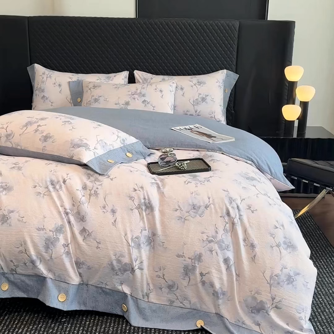 91家纺网 家纺一手货源 找家纺 晚爱家纺（原晚安家居） 2025新款A类原麻四件套纽扣款加厚双层纱仿亚麻套件四件套 繁花蓝
