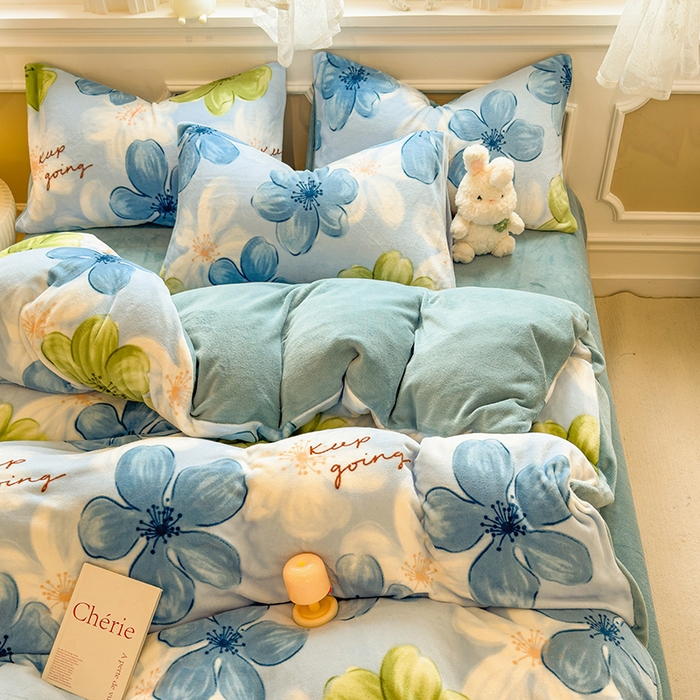 91家纺网 家纺一手货源 找家纺 摩妮卡 摩妮卡 2025新款加厚款小清新牛奶绒印花四件套床单款床笠单被套 花枕繁星