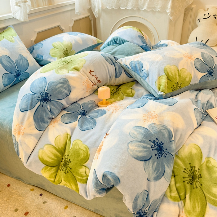 91家纺网 家纺一手货源 找家纺 摩妮卡 摩妮卡 2025新款加厚款小清新牛奶绒印花四件套床单款床笠单被套 花枕繁星