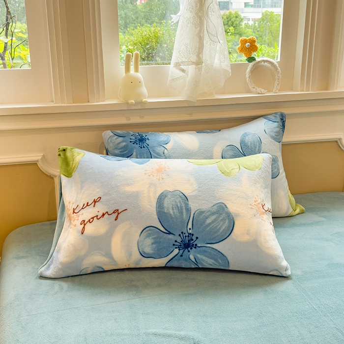 91家纺网 家纺一手货源 找家纺 摩妮卡 摩妮卡 2025新款加厚款小清新牛奶绒印花四件套床单款床笠单被套 花枕繁星