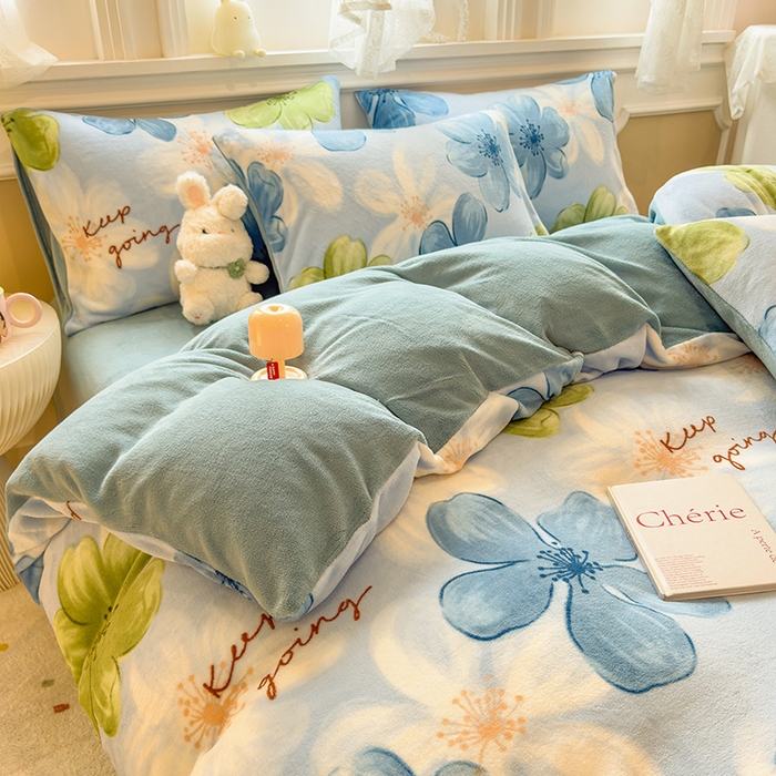 91家纺网 家纺一手货源 找家纺 摩妮卡 摩妮卡 2025新款加厚款小清新牛奶绒印花四件套床单款床笠单被套 花枕繁星