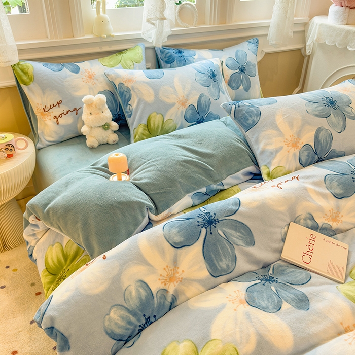 91家纺网 家纺一手货源 找家纺 摩妮卡 摩妮卡 2025新款加厚款小清新牛奶绒印花四件套床单款床笠单被套 花枕繁星