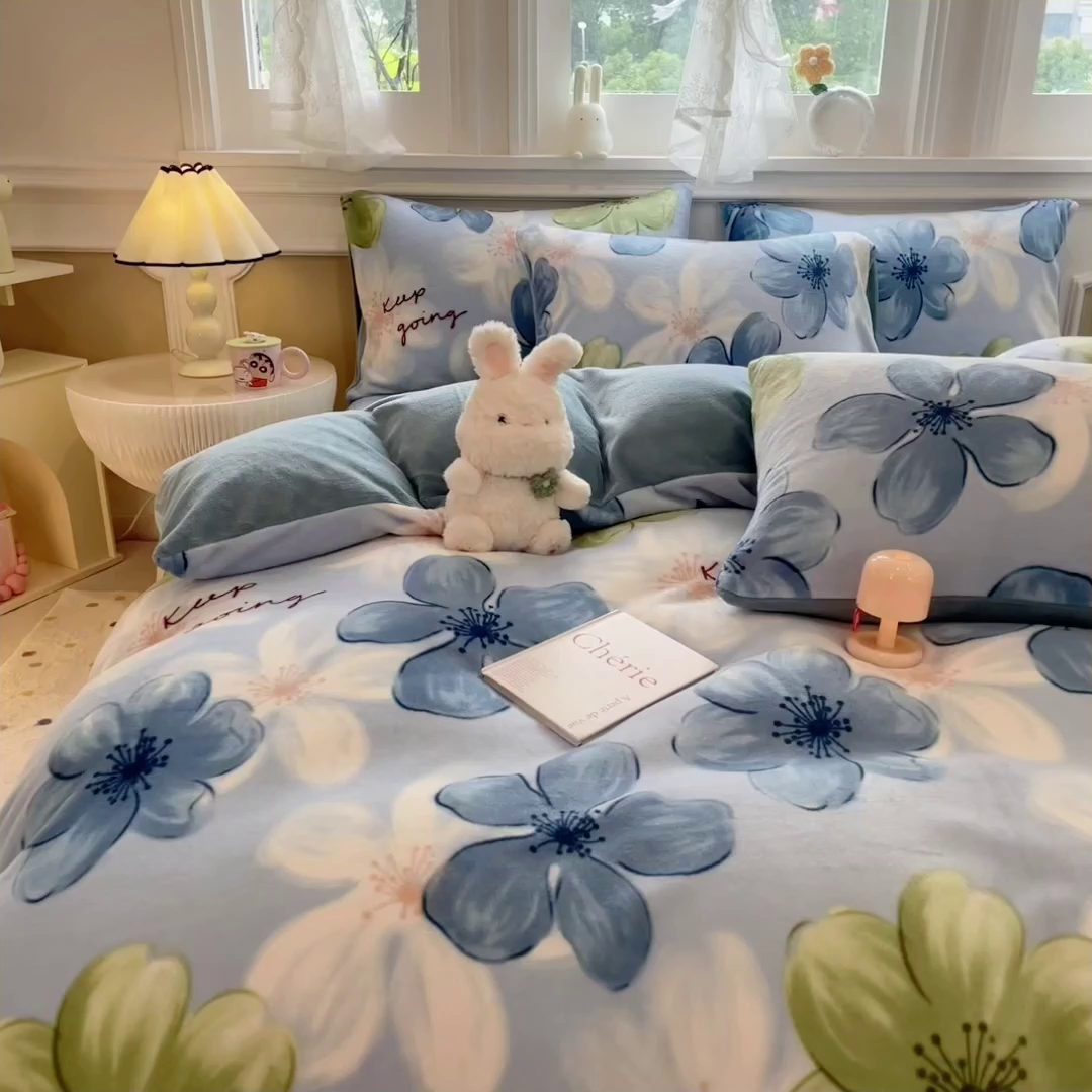 91家纺网 家纺一手货源 找家纺 摩妮卡 摩妮卡 2025新款加厚款小清新牛奶绒印花四件套床单款床笠单被套 花枕繁星