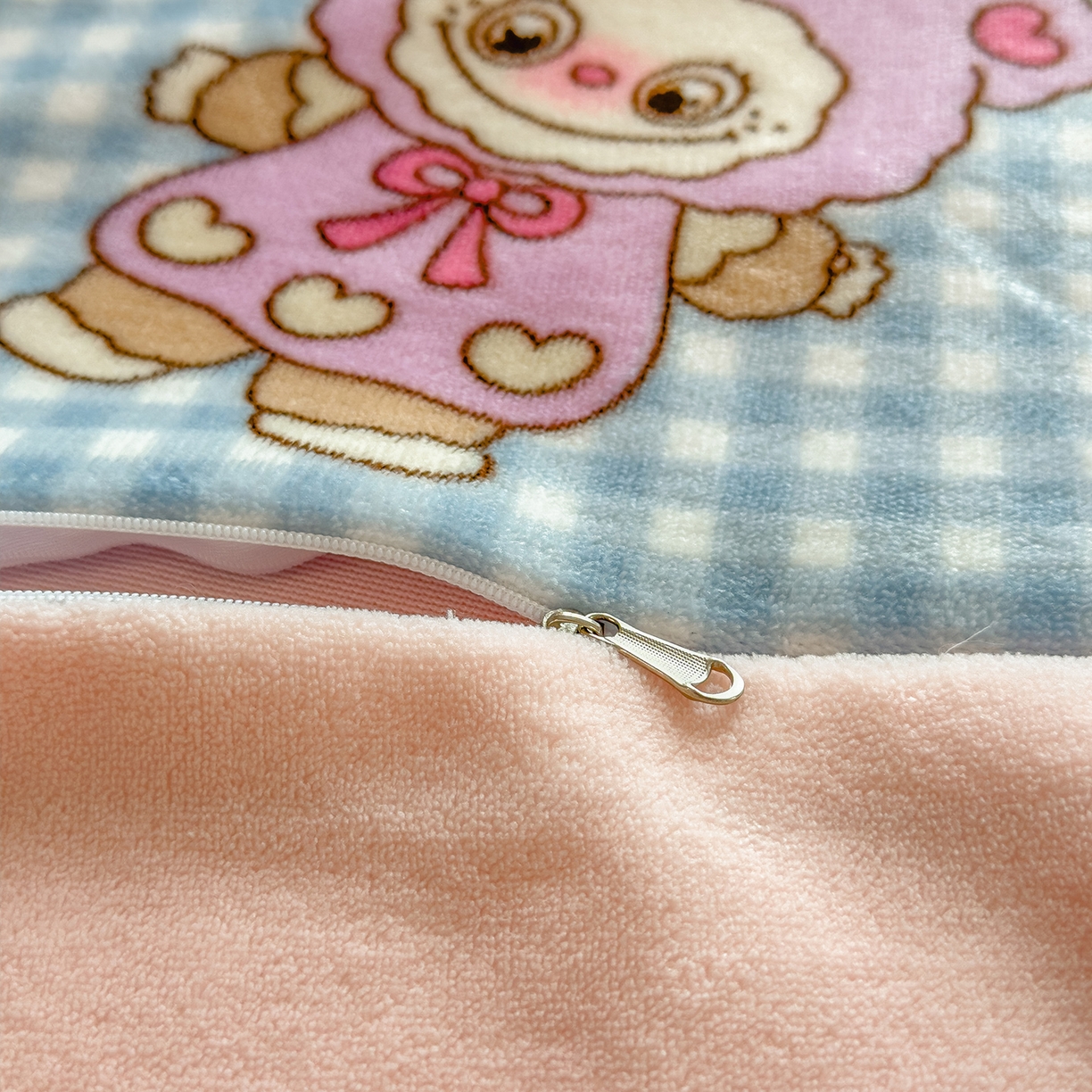 91家纺网 家纺一手货源 找家纺 摩妮卡 摩妮卡 2025新款加厚款小清新牛奶绒印花四件套床单款床笠单被套 开心吉伊